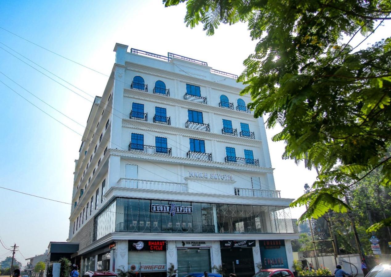 Nrich Skyotel Navsari Exterior foto
