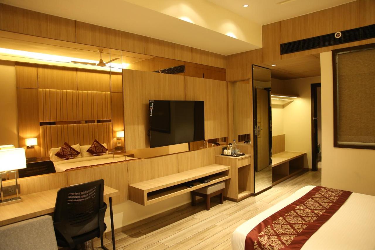 Nrich Skyotel Navsari Exterior foto